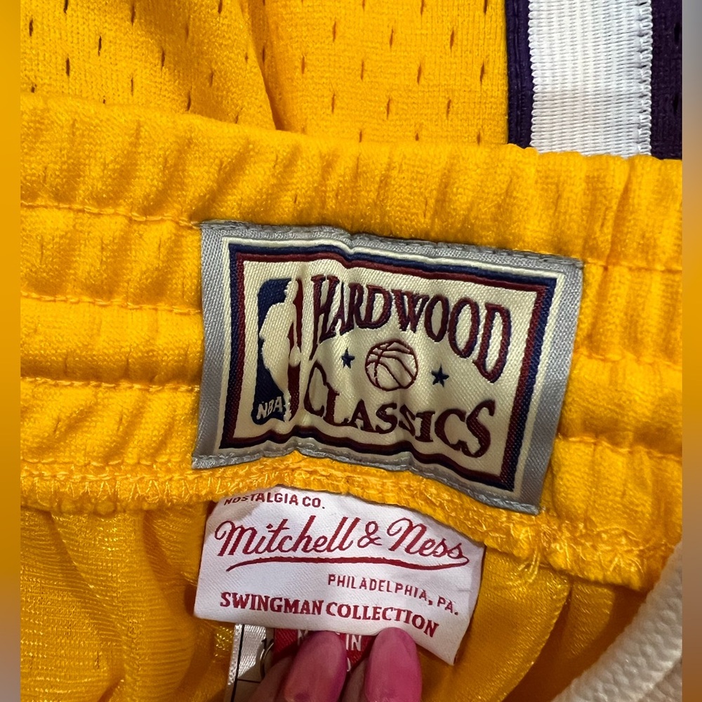 Mitchell & Ness
Men's Los Angeles Lakers Swingman Shorts NWT - Picture 5 of 8